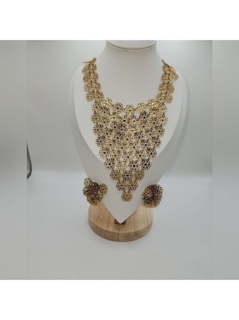 Vendome Flower Mesh Bib Necklace and Clip On Earrings Set 1960s Vtg